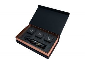 Smell of Life Luxusní dárková kazeta 2. UKAŽ KÁRU/ 3 vůně + rozprašovač / inspir. Tuscan Leather, Santal Wood & Black Pepper, Fahrenheit