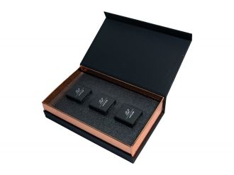 Smell of Life Luxusní dárková kazeta 1. UKAŽ KÁRU / 3 vůně / inspir. Tuscan Leather, Fahrenheit, Santal Wood & Black Pepper
